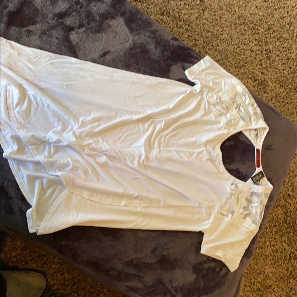 White tee
